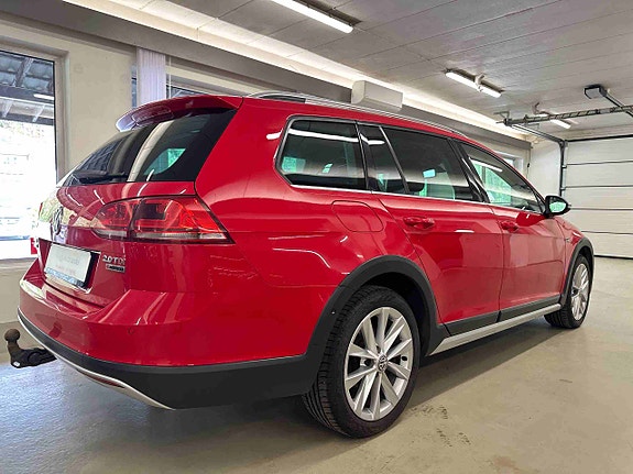 Volkswagen Golf Alltrack 9 of 30