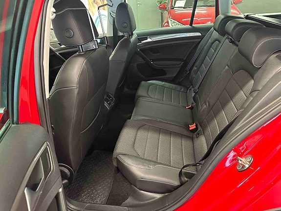 Volkswagen Golf Alltrack 14 of 30