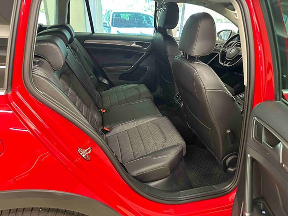 Volkswagen Golf Alltrack 13 of 30