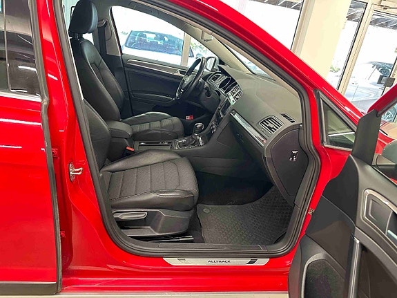 Volkswagen Golf Alltrack 12 of 30
