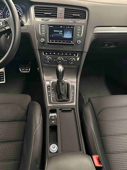 Volkswagen Golf Alltrack 16 of 30