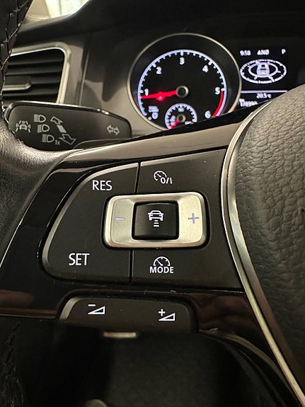 Volkswagen Golf Alltrack 23 of 30