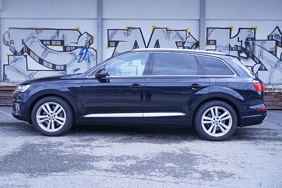 Audi Q7 2 of 27