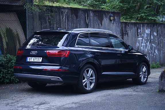 Audi Q7 4 of 27