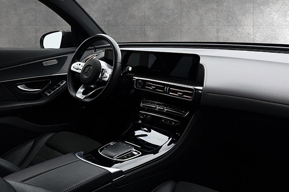 Mercedes-Benz EQC400 13 of 22