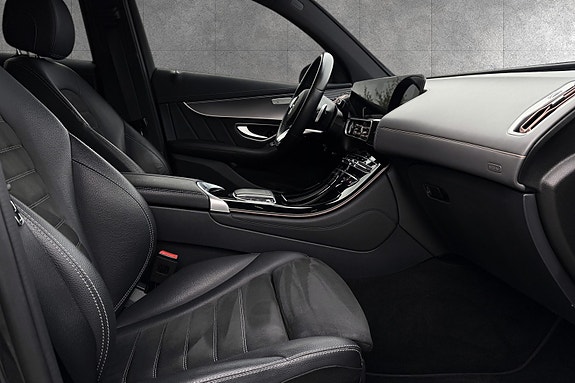 Mercedes-Benz EQC400 14 of 22