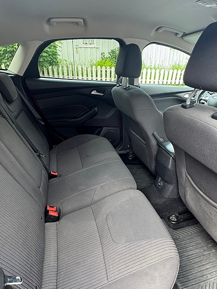 Ford Focus 9 of 12