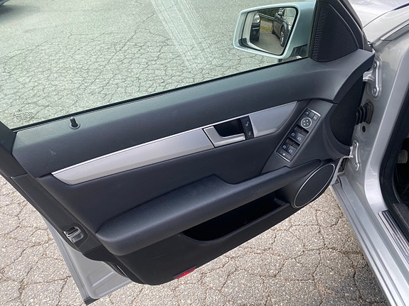 Mercedes-Benz C180 17 of 30