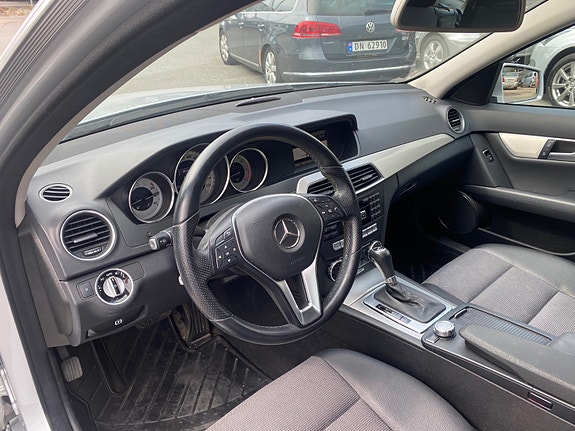 Mercedes-Benz C180 18 of 30