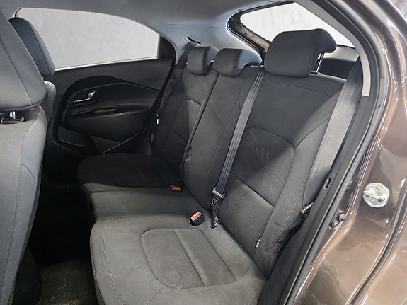 Kia Rio 17 of 18