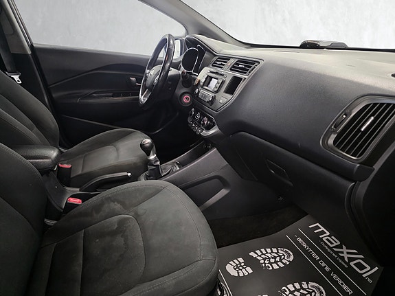 Kia Rio 9 of 18
