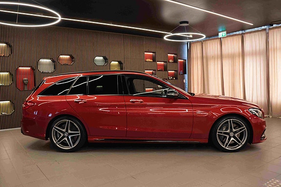 Mercedes-Benz C63 9 of 30