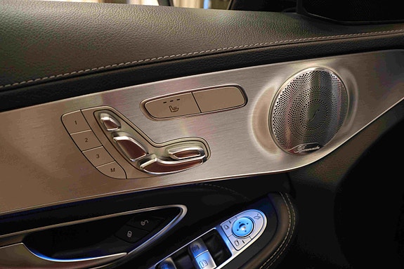 Mercedes-Benz C63 24 of 30