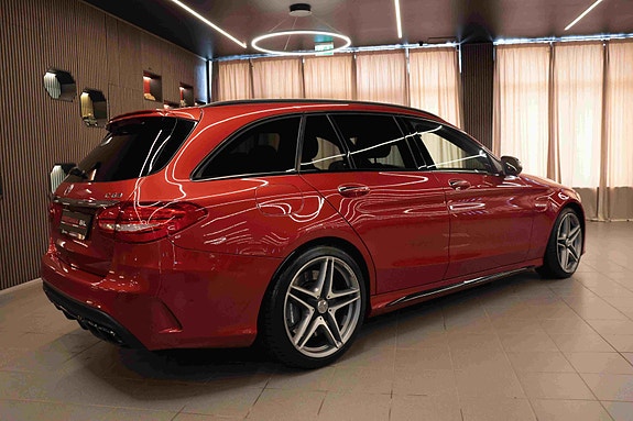 Mercedes-Benz C63 8 of 30