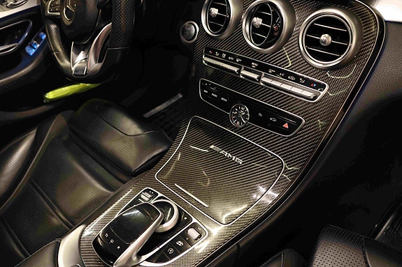 Mercedes-Benz C63 15 of 30