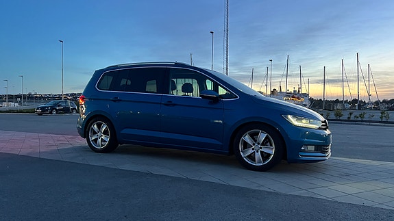 Volkswagen Touran 4 of 7