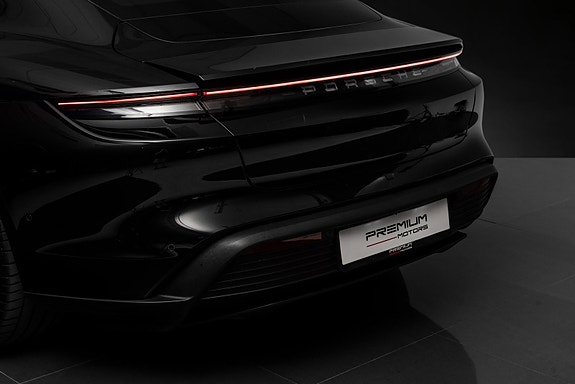 Porsche Taycan 9 of 30