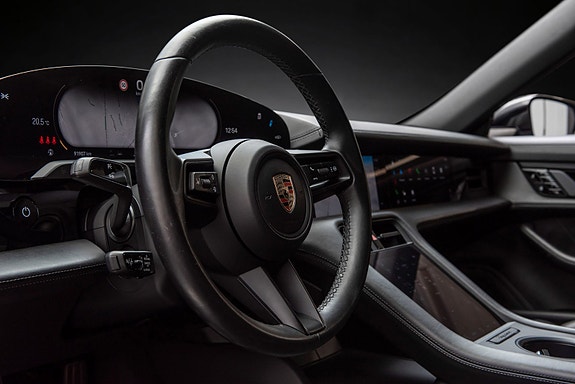 Porsche Taycan 17 of 30