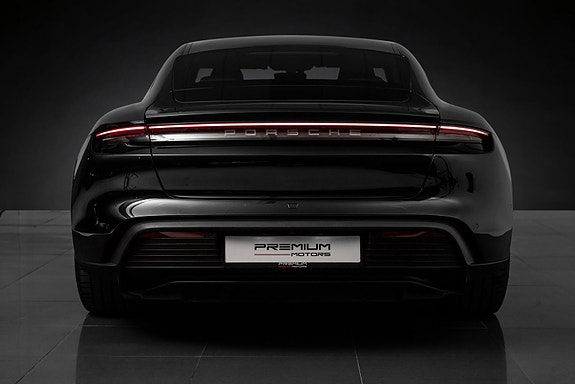 Porsche Taycan 8 of 30