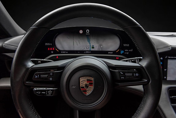 Porsche Taycan 19 of 30