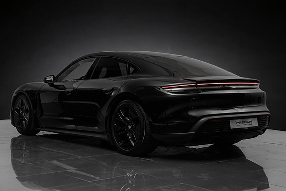 Porsche Taycan 7 of 30