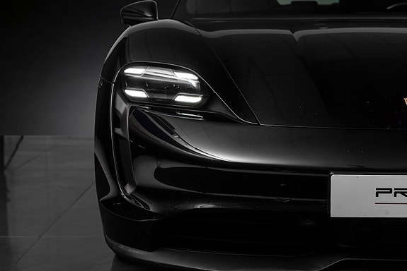 Porsche Taycan 5 of 30