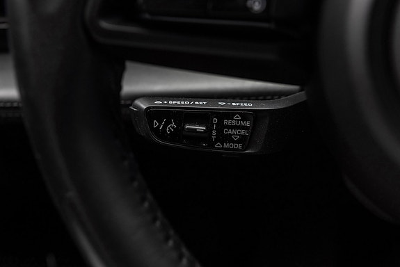 Porsche Taycan 21 of 30