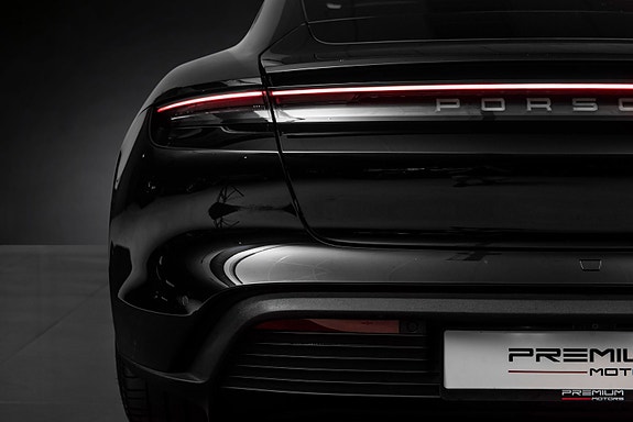 Porsche Taycan 11 of 30