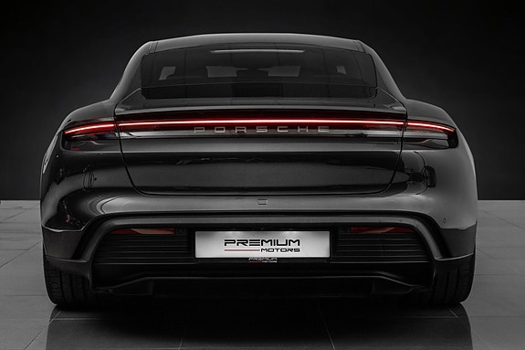 Porsche Taycan 9 of 30