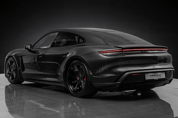 Porsche Taycan 8 of 30