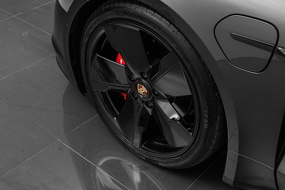 Porsche Taycan 14 of 30