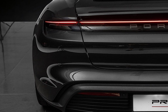 Porsche Taycan 11 of 30