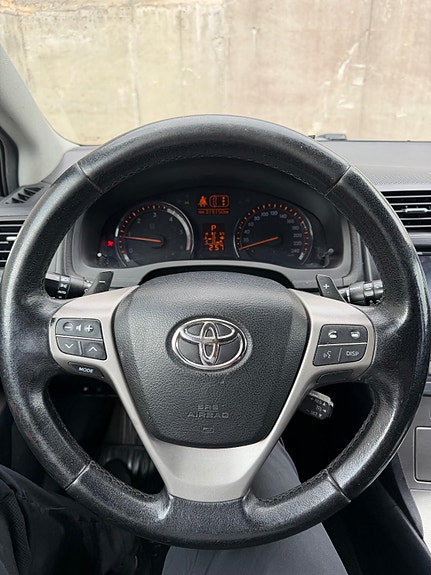 Toyota Avensis 10 of 16