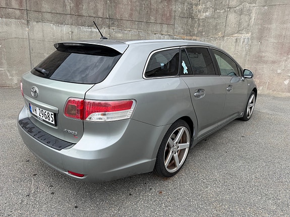 Toyota Avensis 6 of 16