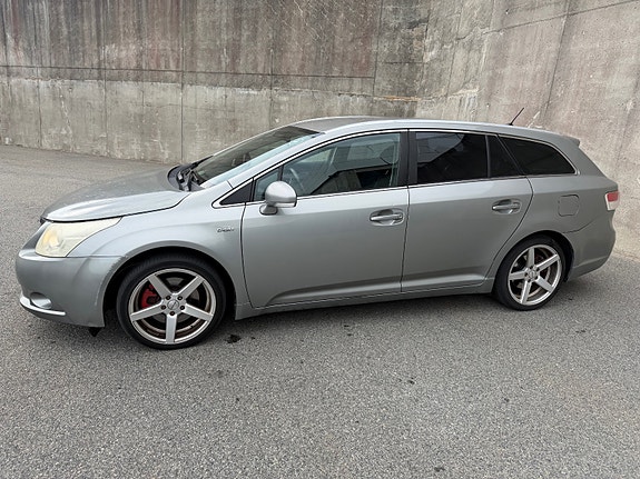 Toyota Avensis 3 of 16