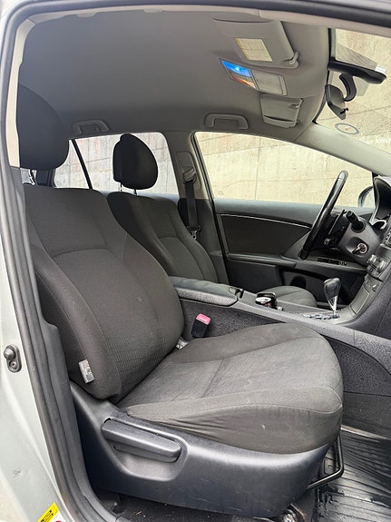 Toyota Avensis 12 of 16