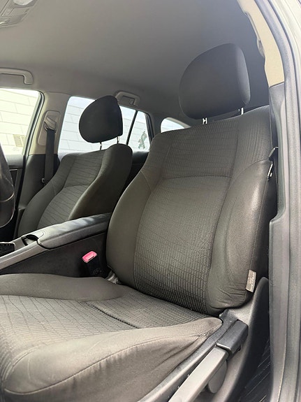 Toyota Avensis 11 of 16