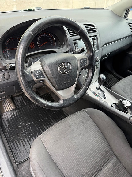 Toyota Avensis 9 of 16