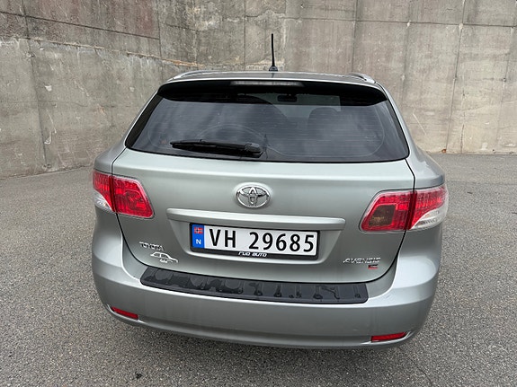 Toyota Avensis 5 of 16