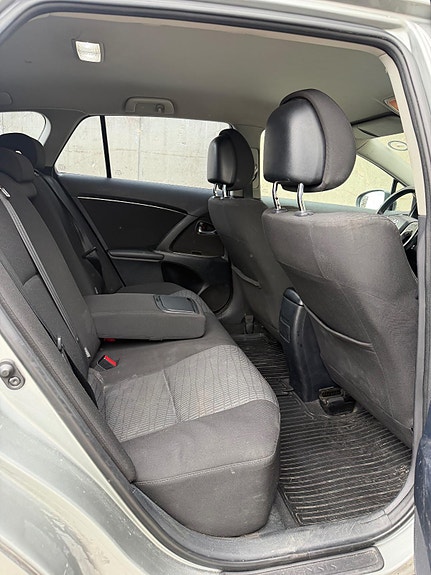 Toyota Avensis 14 of 16