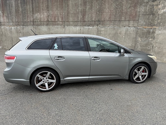 Toyota Avensis 7 of 16