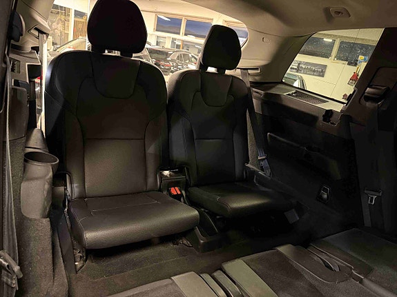 Volvo XC90 11 of 26