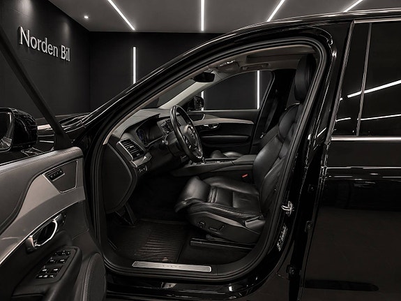 Volvo XC90 6 of 26