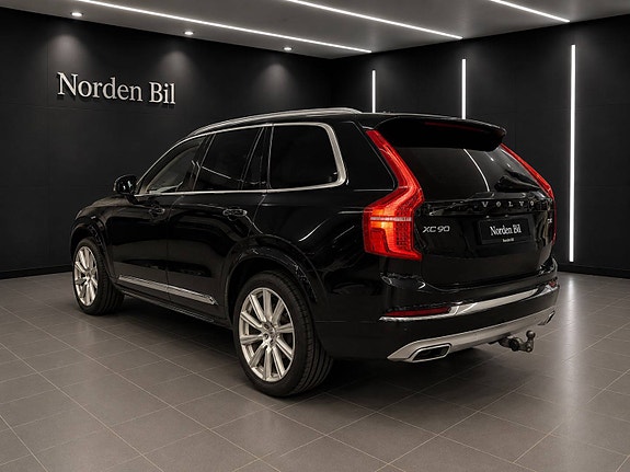 Volvo XC90 3 of 26