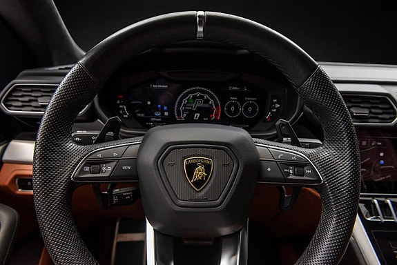 Lamborghini Urus 28 of 30