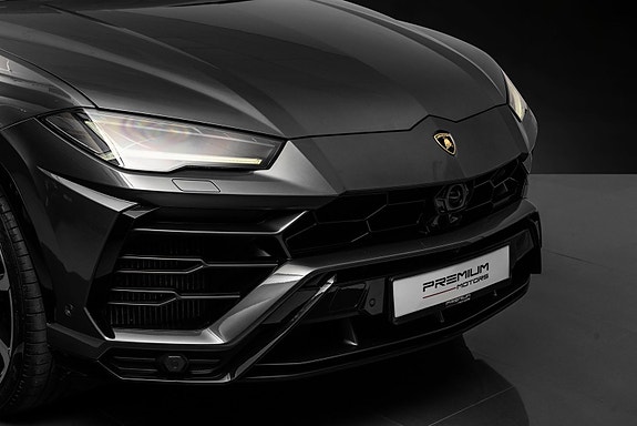 Lamborghini Urus 3 of 30