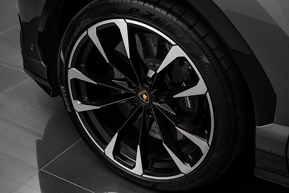 Lamborghini Urus 15 of 30