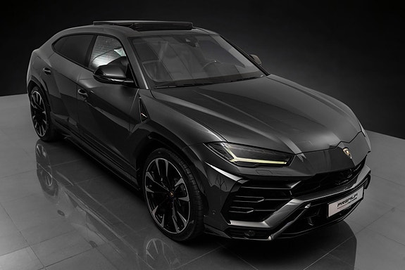 Lamborghini Urus 2 of 30