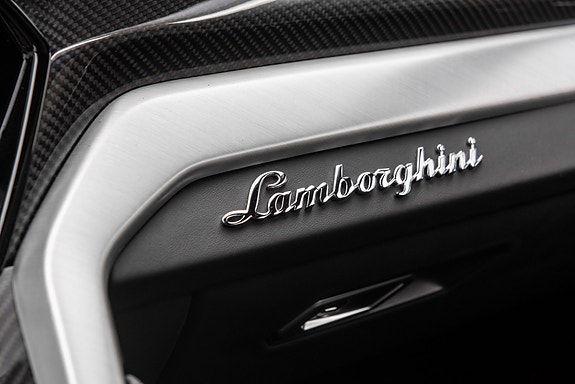 Lamborghini Urus 30 of 30