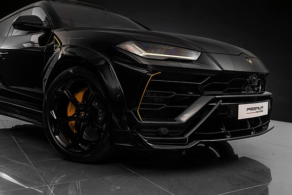 Lamborghini Urus 4 of 30